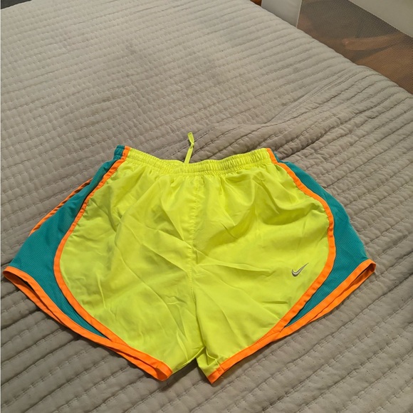 NIKE drifit shorts neon yellow XS - Picture 2 of 5